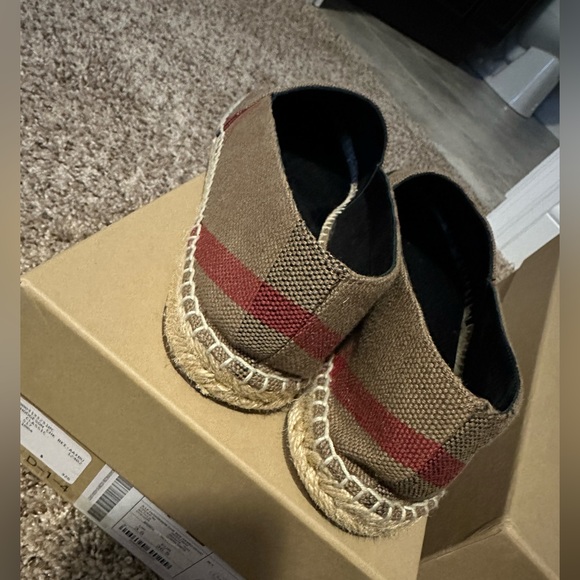 Burberry espradrilles size 36.5 - Picture 3 of 4